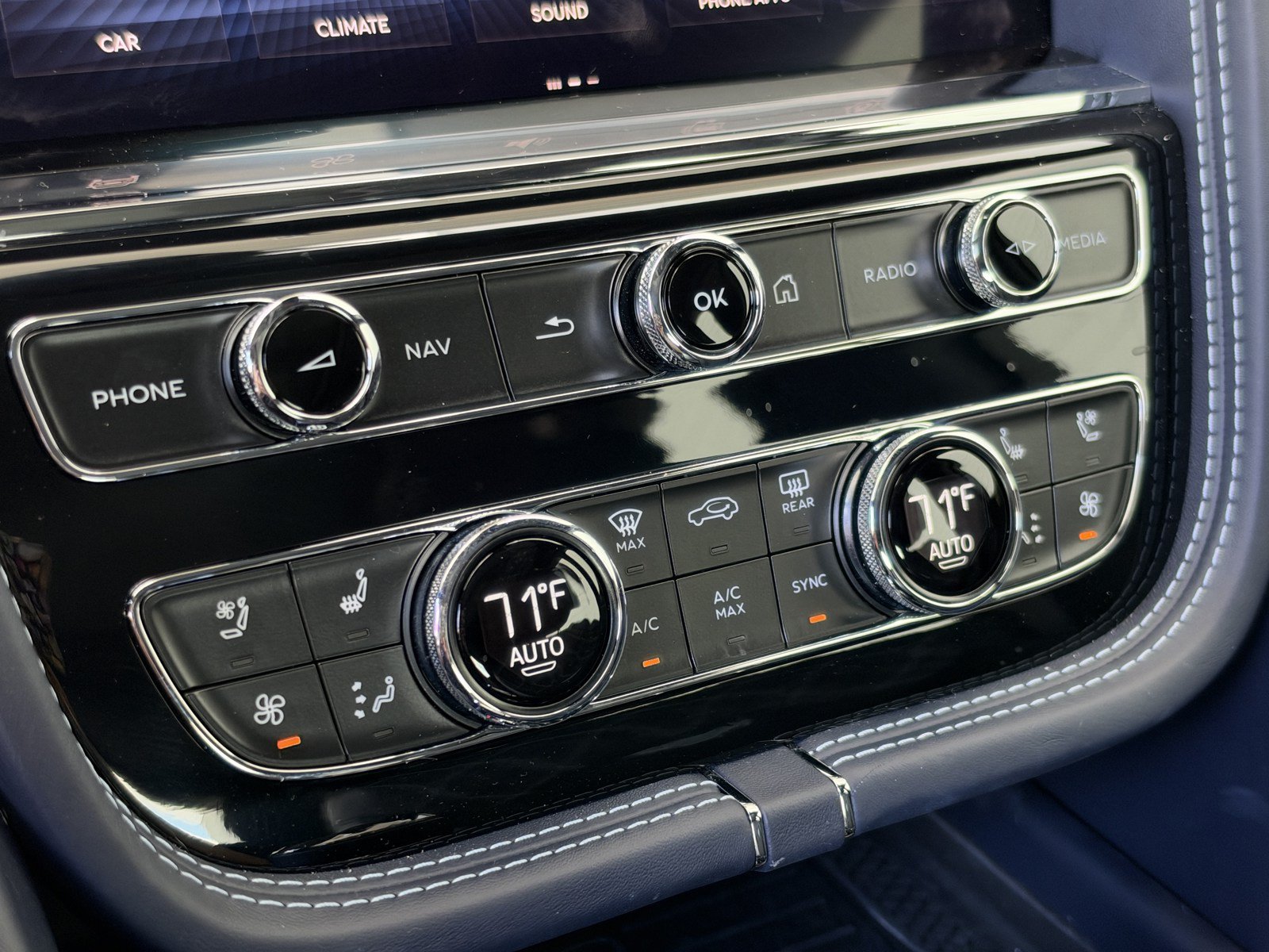 Certified 2021 Bentley Bentayga AWD/4WD image 23
