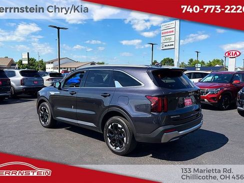 Used 2025 Kia Sorento S AWD/4WD image 5