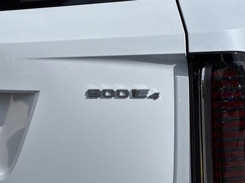 New 2026 Cadillac Vistiq Luxury w/ LPO, Floor Liner Package image 27