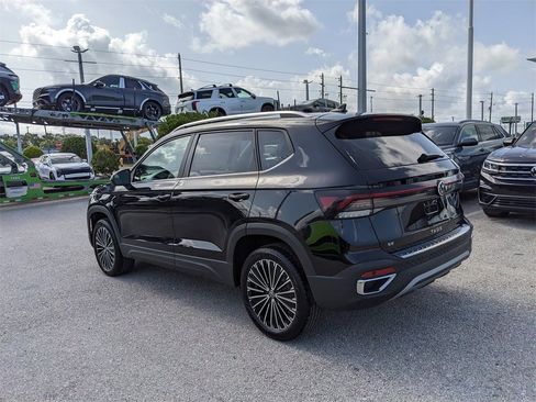 New 2025 Volkswagen Taos SE image 5