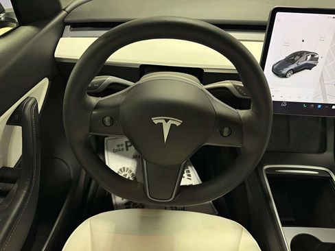 Used 2022 Tesla Model Y Long Range AWD/4WD image 23