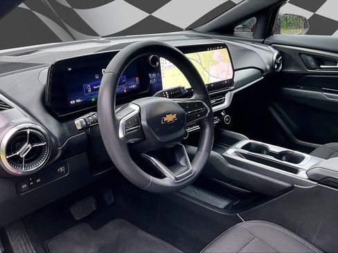 Used 2025 Chevrolet Equinox EV LT FWD image 13