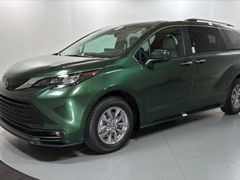 Certified 2026 Toyota Sienna XLE FWD image 1