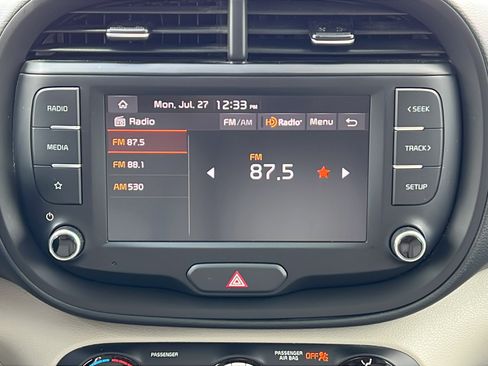 Used 2025 Kia Soul LX FWD image 13