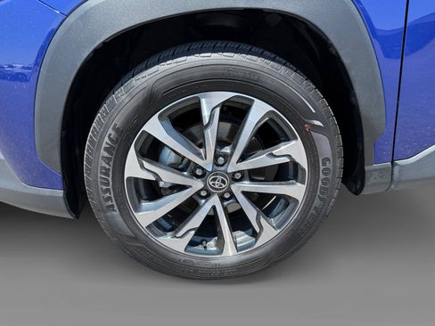 Used 2024 Toyota Corolla Cross XLE image 9