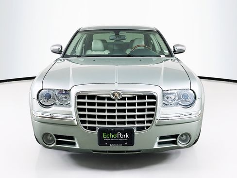 Used 2005 Chrysler 300 C w/ Navigation & Sound Group II RWD image 2