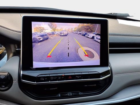 Used 2024 Jeep Compass Limited image 21