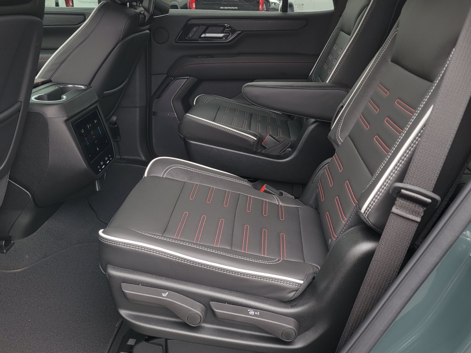 Used 2026 GMC Yukon AT4 Ultimate AWD/4WD image 11