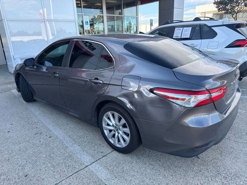 Used 2018 Toyota Camry LE FWD image 9