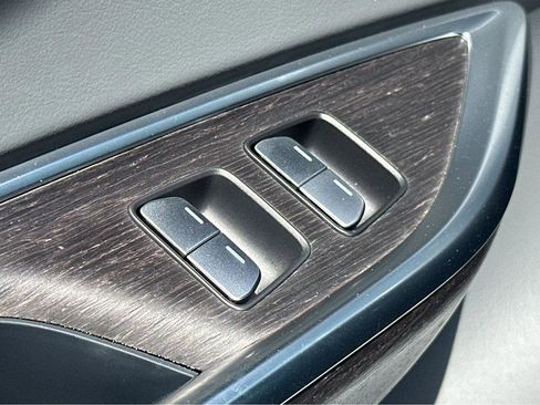 Used 2024 Lucid Air Pure RWD image 33