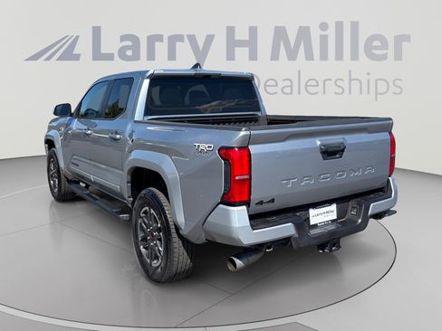 Used 2025 Toyota Tacoma TRD Sport AWD/4WD image 3