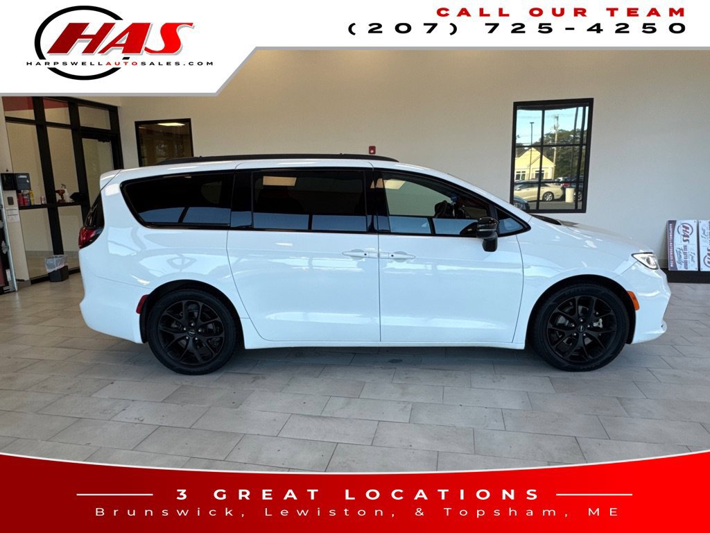 Used 2025 Chrysler Pacifica Limited FWD image 7