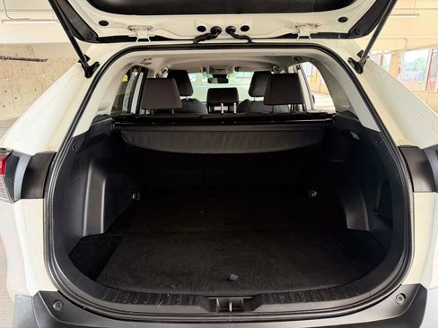 Used 2020 Toyota RAV4 XLE AWD/4WD image 19