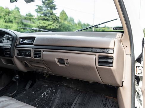 Used 1992 Ford Bronco Custom AWD/4WD image 42