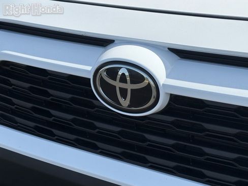 Used 2025 Toyota RAV4 XLE AWD/4WD image 33