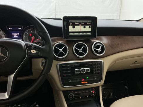 Used 2015 Mercedes-Benz GLA 250 w/ Premium Package image 34