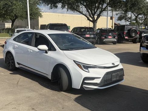 Used 2023 Toyota Corolla SE FWD image 3