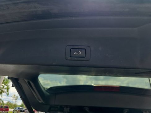 Used 2019 Subaru Ascent Premium w/ Popular Package #2 AWD/4WD image 35