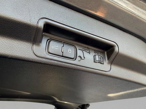 Used 2022 Ford Explorer XLT w/ Equipment Group 202A image 31