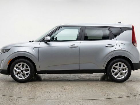 Used 2025 Kia Soul LX w/ LX Technology Package FWD image 5