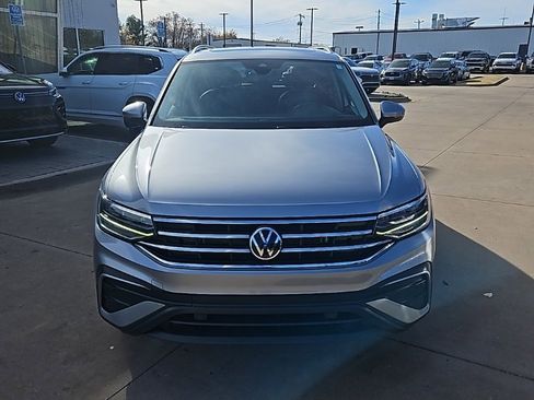 Used 2022 Volkswagen Tiguan SE image 2