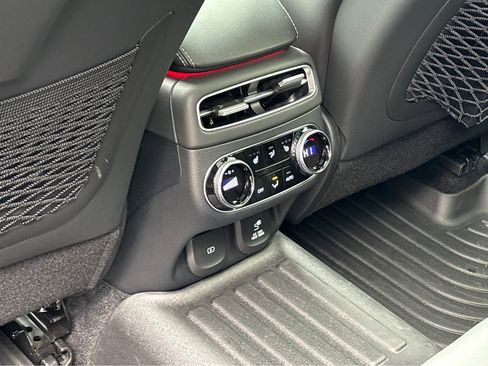 Used 2025 Genesis GV70 3.5T Sport w/ Sport Prestige Package image 31