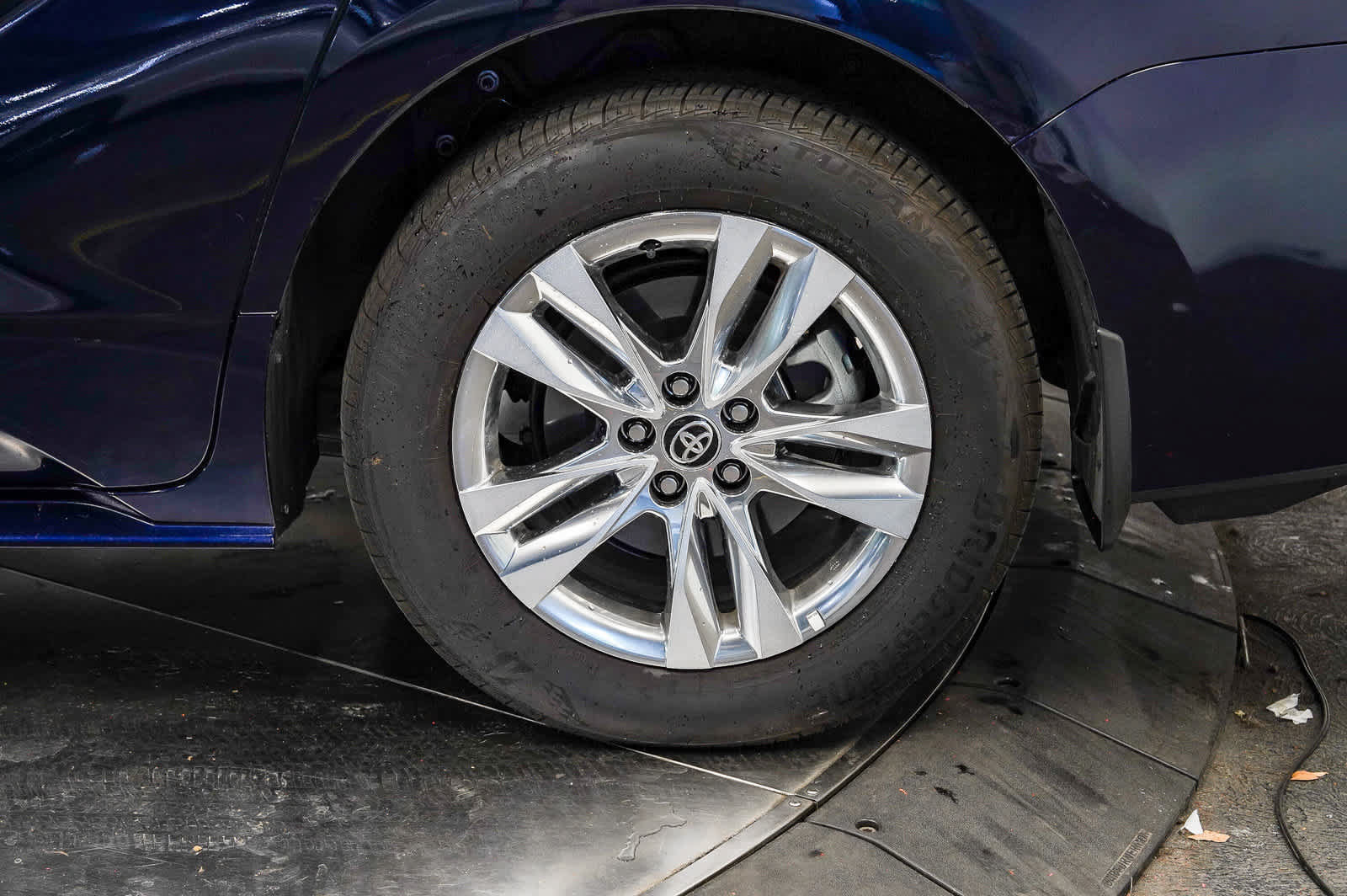 Used 2026 Toyota Sienna XLE FWD image 10