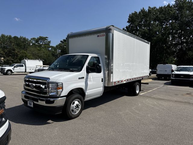 New 2027 Ford E-450 and Econoline 450 Super Duty w/ Driver's Safety Package RWD image 4