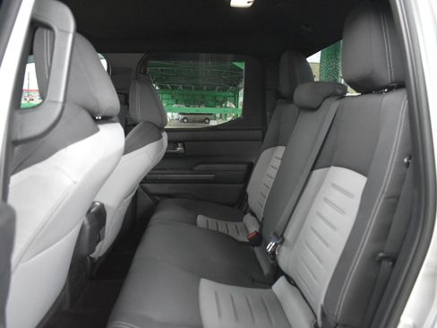 Used 2025 Toyota Tacoma TRD Sport AWD/4WD image 15