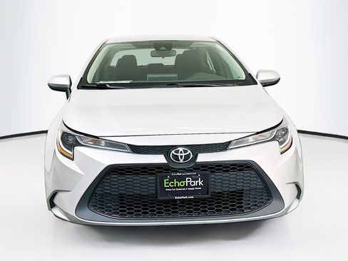 Used 2021 Toyota Corolla LE image 2