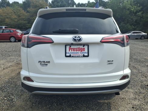 Used 2018 Toyota RAV4 XLE AWD/4WD image 3