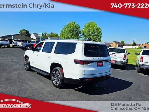 Used 2024 Jeep Wagoneer L Series II w/ Flexible Seating Group AWD/4WD image 5