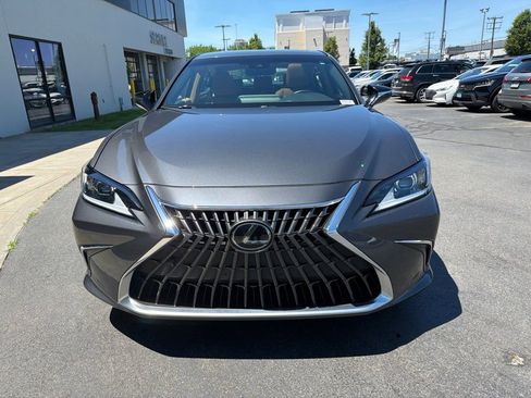Used 2024 Lexus ES 250 w/ Premium Package AWD/4WD image 4