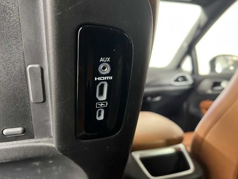 Used 2025 Chrysler Pacifica Pinnacle FWD image 26