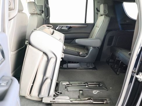 New 2025 Chevrolet Suburban High Country image 30