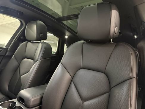 Certified 2026 Porsche Macan AWD/4WD image 26