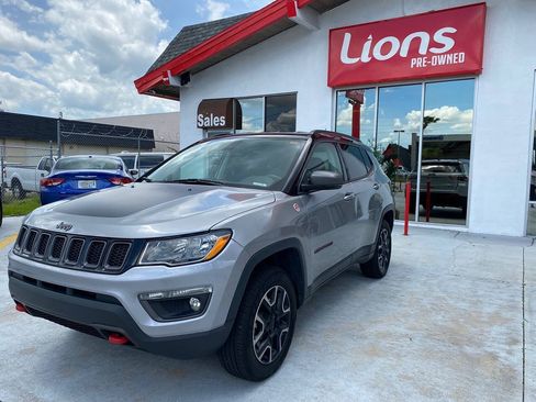 Used 2019 Jeep Compass Trailhawk AWD/4WD image 2
