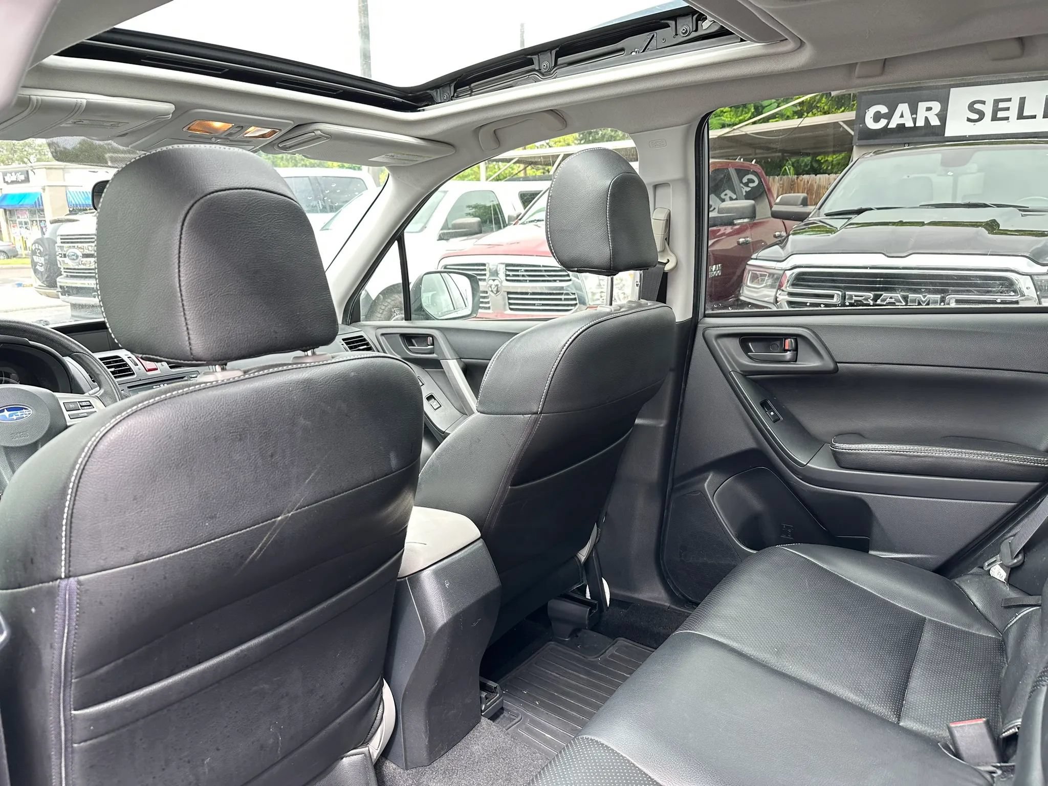Used 2015 Subaru Forester 2.5i Premium w/ All-Weather Package AWD/4WD image 9