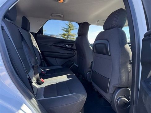 Used 2024 Chevrolet TrailBlazer LT w/ Driver Confidence Package image 11