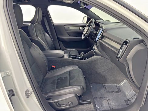Used 2021 Volvo XC40 P8 Recharge w/ Advanced Package image 15