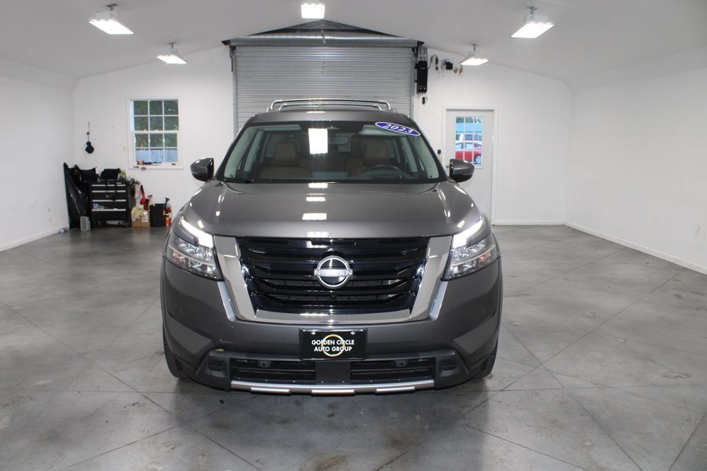 Used 2023 Nissan Pathfinder Platinum AWD/4WD image 4
