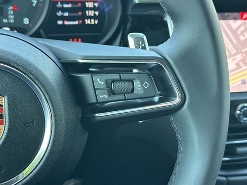 Certified 2025 Porsche Macan AWD/4WD image 27