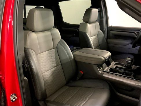 Used 2025 Chevrolet Silverado 1500 ZR2 w/ Technology Package image 7