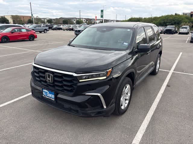 Used 2023 Honda Pilot LX image 1