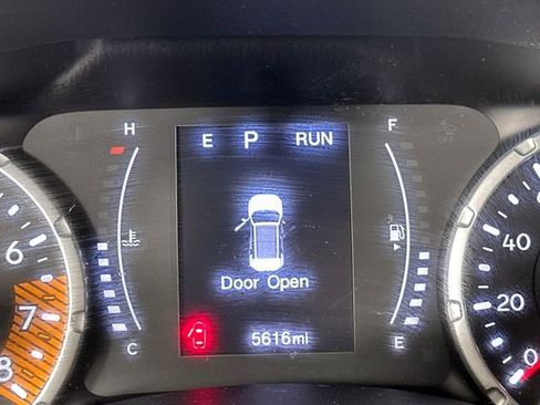 Used 2023 Jeep Renegade Latitude w/ Sun/Sound Group image 18