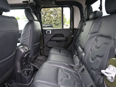 Used 2021 Jeep Gladiator Overland w/ Popular Equipment Package AWD/4WD image 22