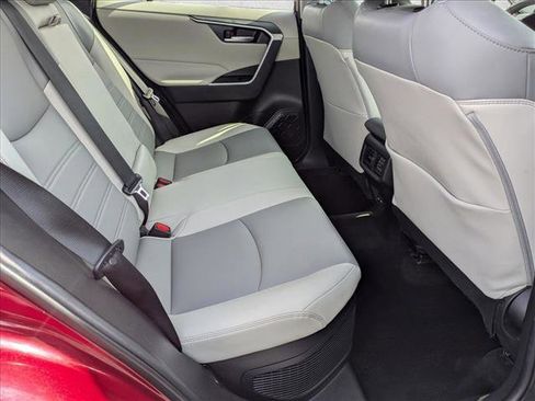 Used 2022 Toyota RAV4 XLE Premium image 19