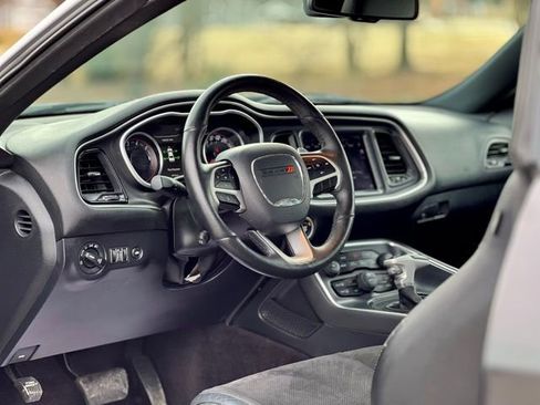 Used 2018 Dodge Challenger R/T Scat Pack w/ Leather Interior Group image 11