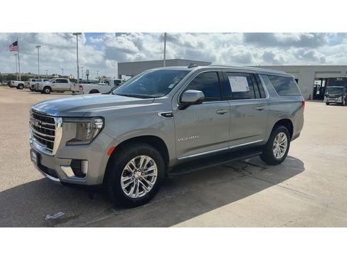Used 2023 GMC Yukon XL SLT w/ SLT Premium Package RWD image 4