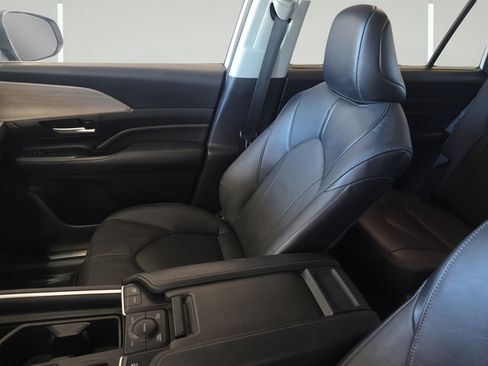 Used 2024 Toyota Grand Highlander AWD image 22